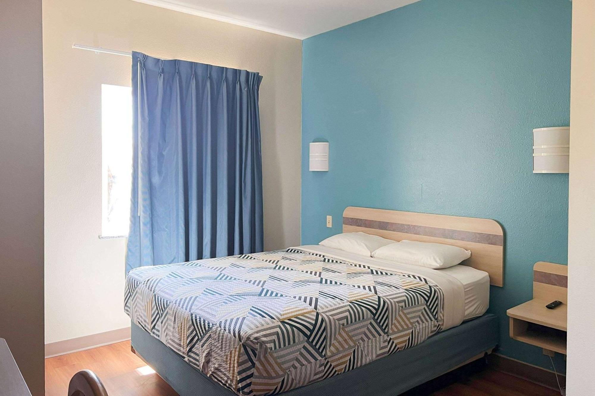 Baymont By Wyndham Kingdom City Buitenkant foto
