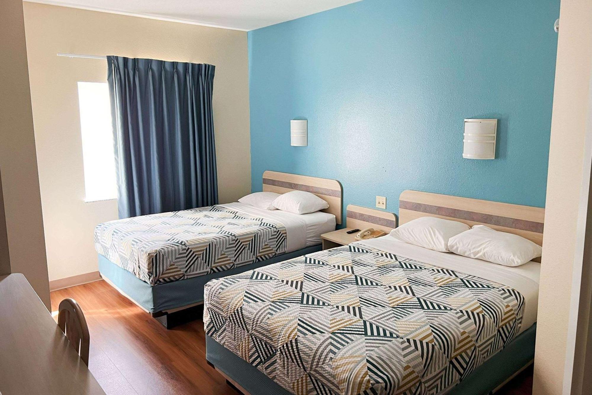 Baymont By Wyndham Kingdom City Buitenkant foto