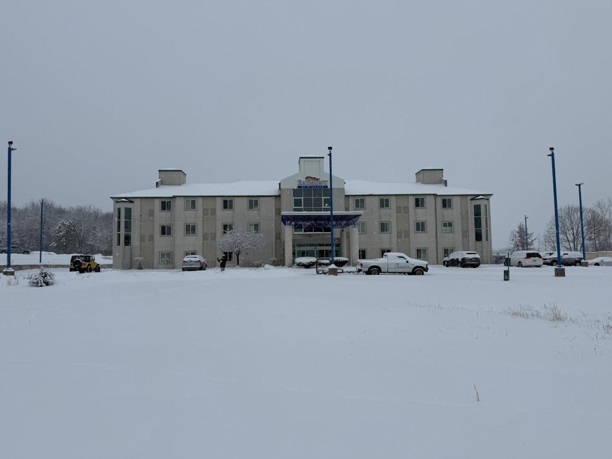 Baymont By Wyndham Kingdom City Buitenkant foto