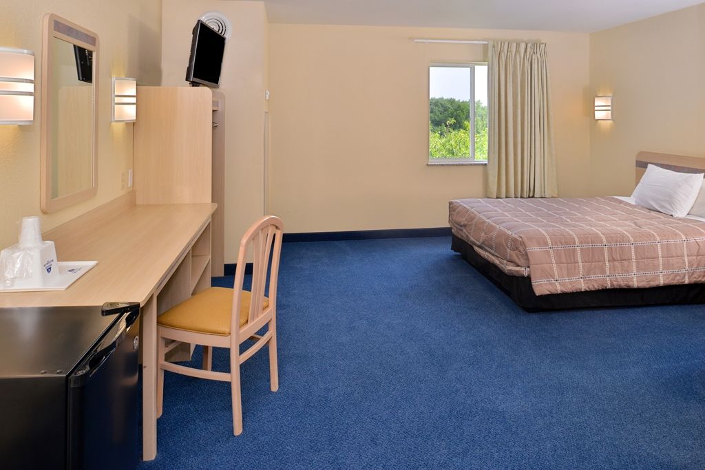 Baymont By Wyndham Kingdom City Kamer foto