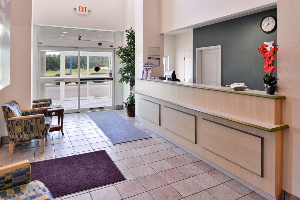 Baymont By Wyndham Kingdom City Interieur foto