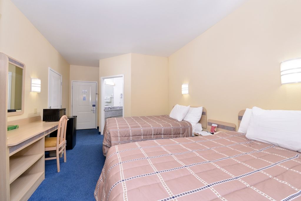 Baymont By Wyndham Kingdom City Kamer foto