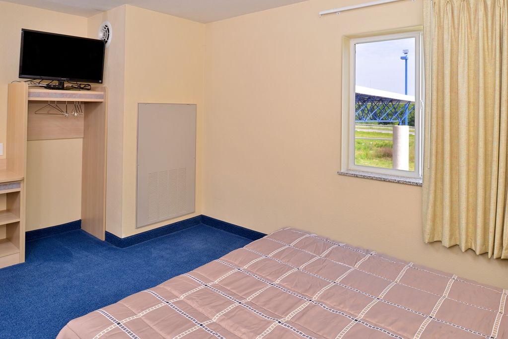 Baymont By Wyndham Kingdom City Kamer foto