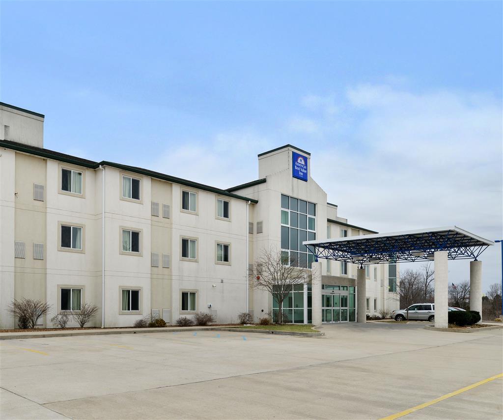 Baymont By Wyndham Kingdom City Buitenkant foto