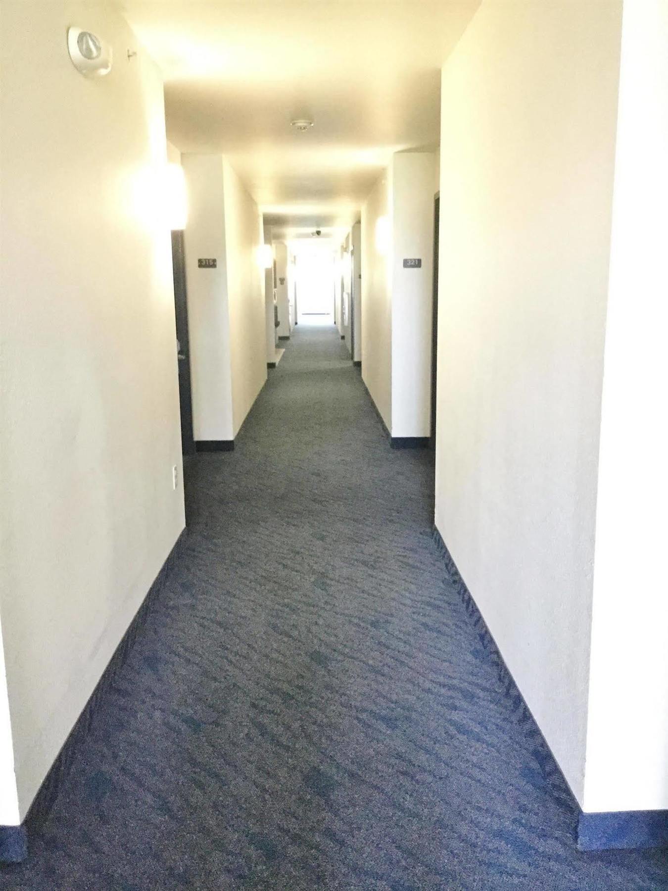 Baymont By Wyndham Kingdom City Buitenkant foto